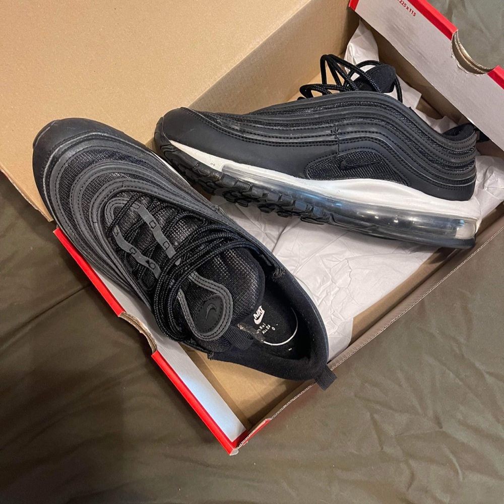 Women’s Nike 97s size 9.5